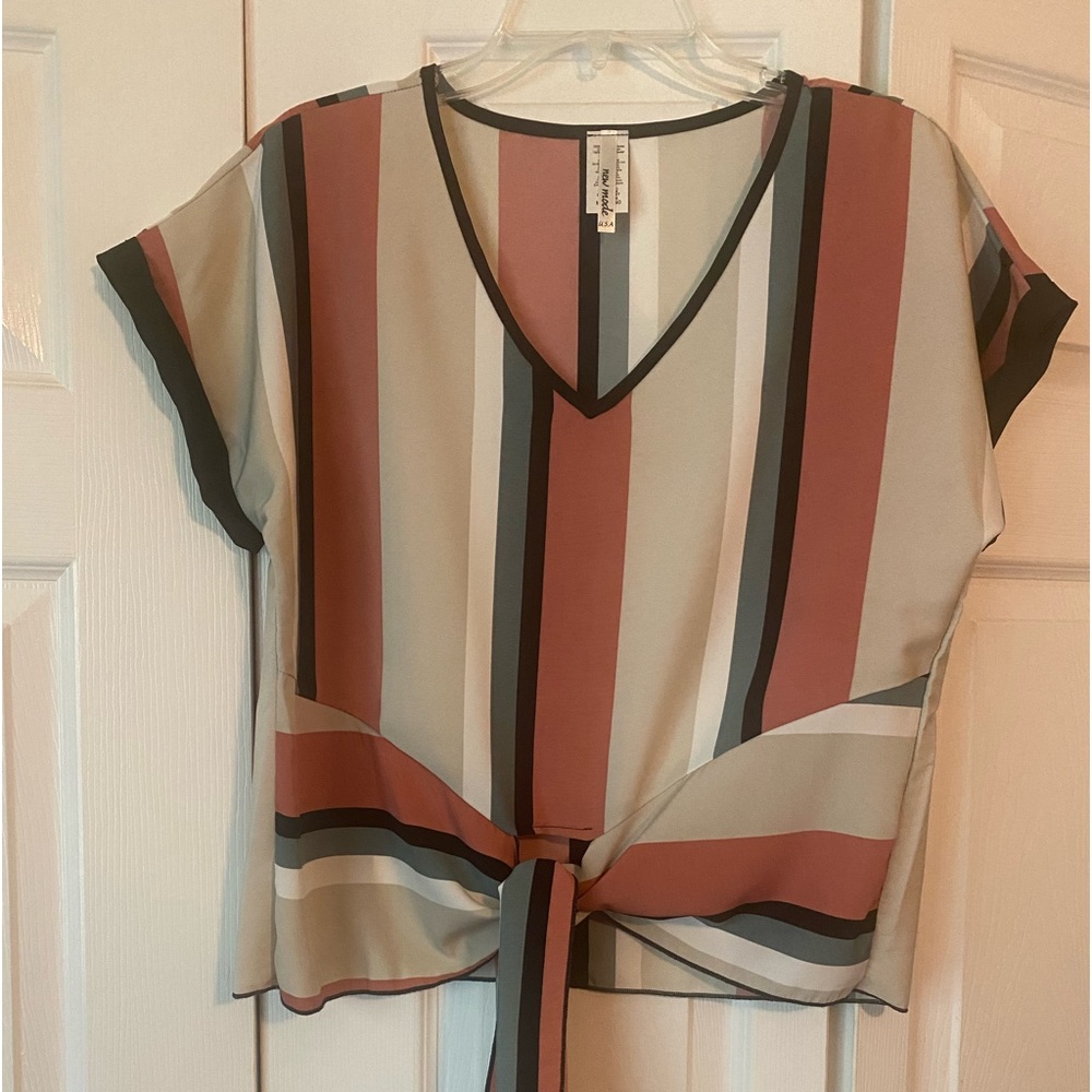 New Mode Novel Tie-Front Button Top in Stripe